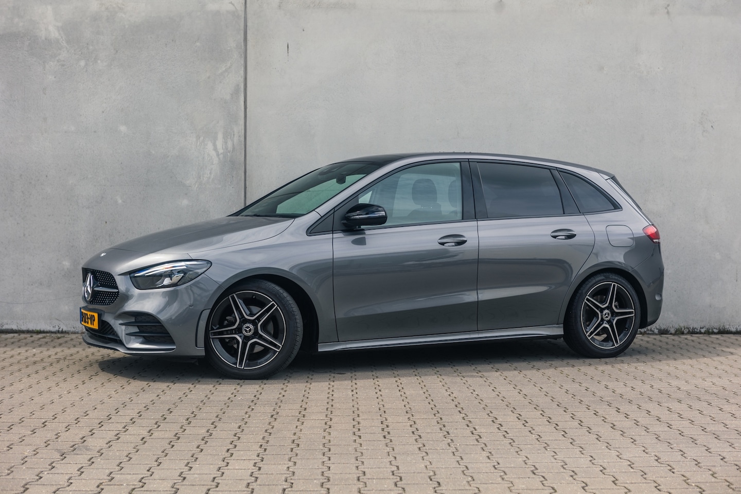 Mercedes-Benz B-klasse - 200 Business Solution AMG | NL Auto | Pano | Carplay - AutoWereld.nl