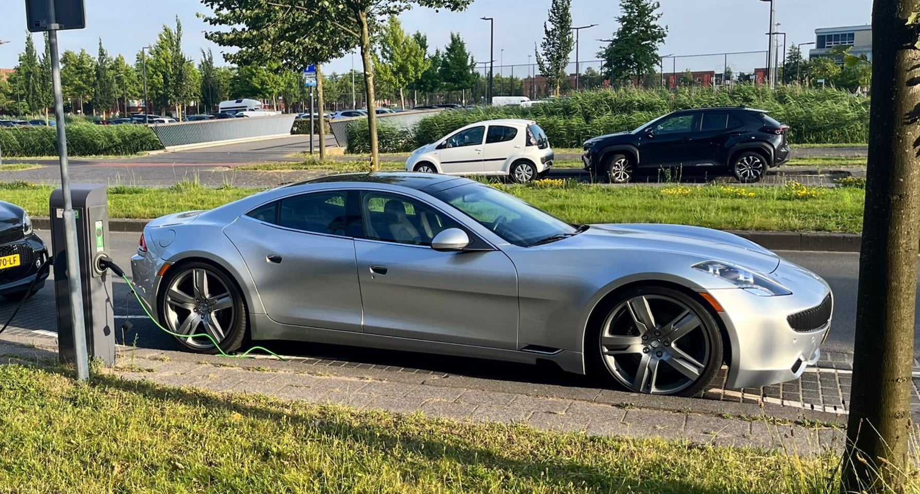 Fisker Karma - 2.0 EcoChic Daimondgrey metallic - AutoWereld.nl