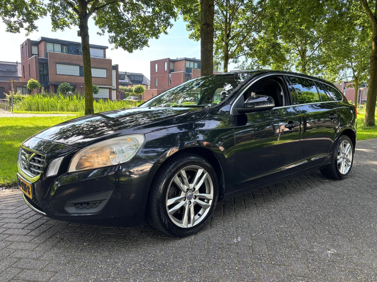 Volvo V60 - 2.0 D3 Momentum 2.0 D3 Momentum - AutoWereld.nl