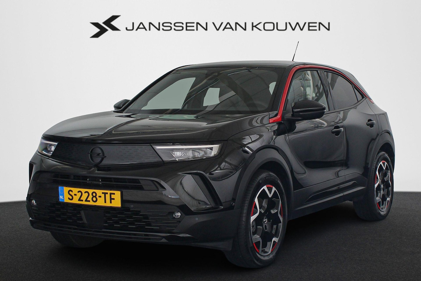 Opel Mokka-e - GS Line 50-kWh 11kw bl. SOH 100% Stoelverwarming Apple CarPlay - AutoWereld.nl