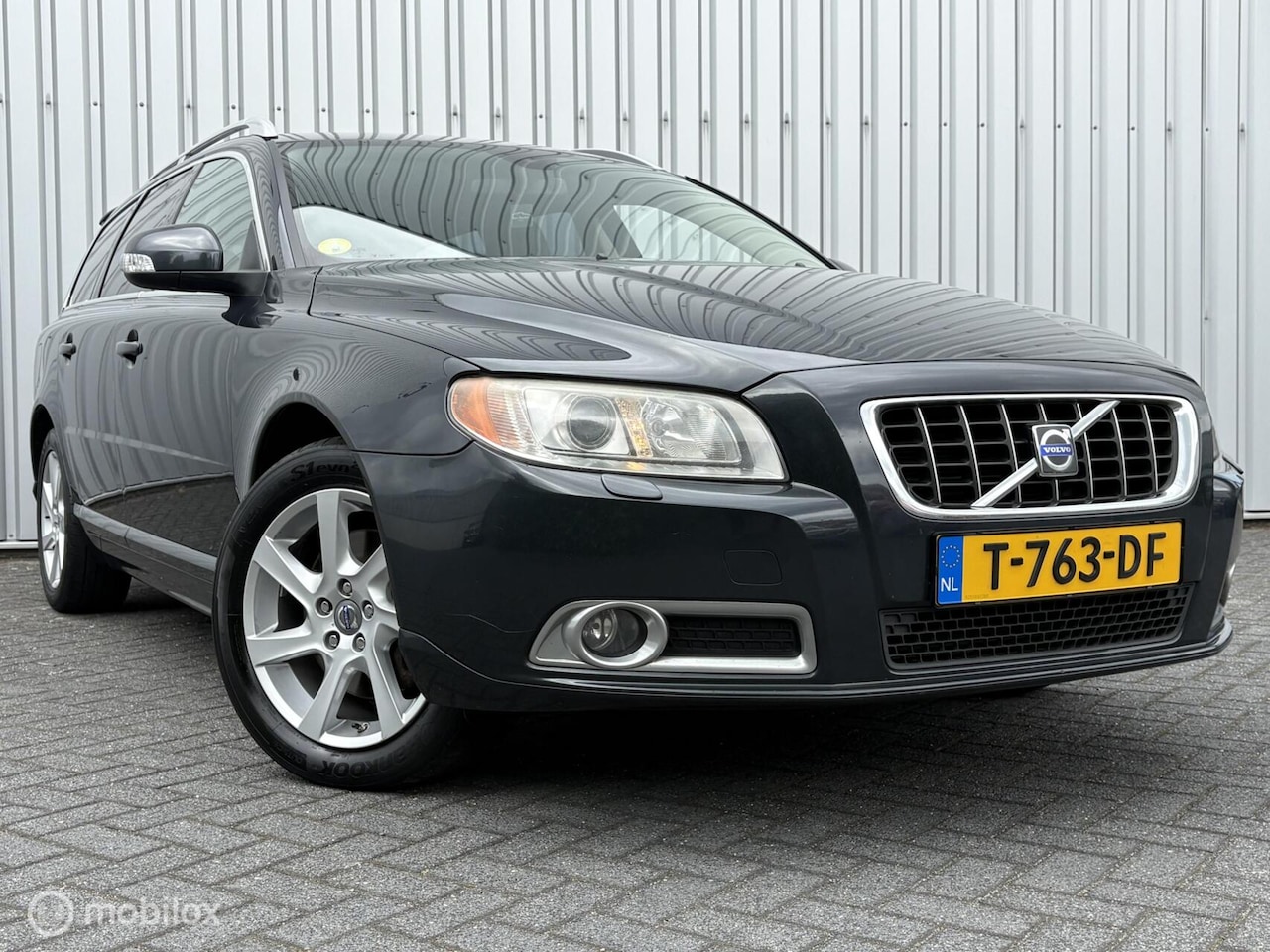 Volvo V70 - 2.5T Summum | Aut | leder | Youngtimer | 2008 | Trekhaak | Xenon | Volledige historie | - AutoWereld.nl