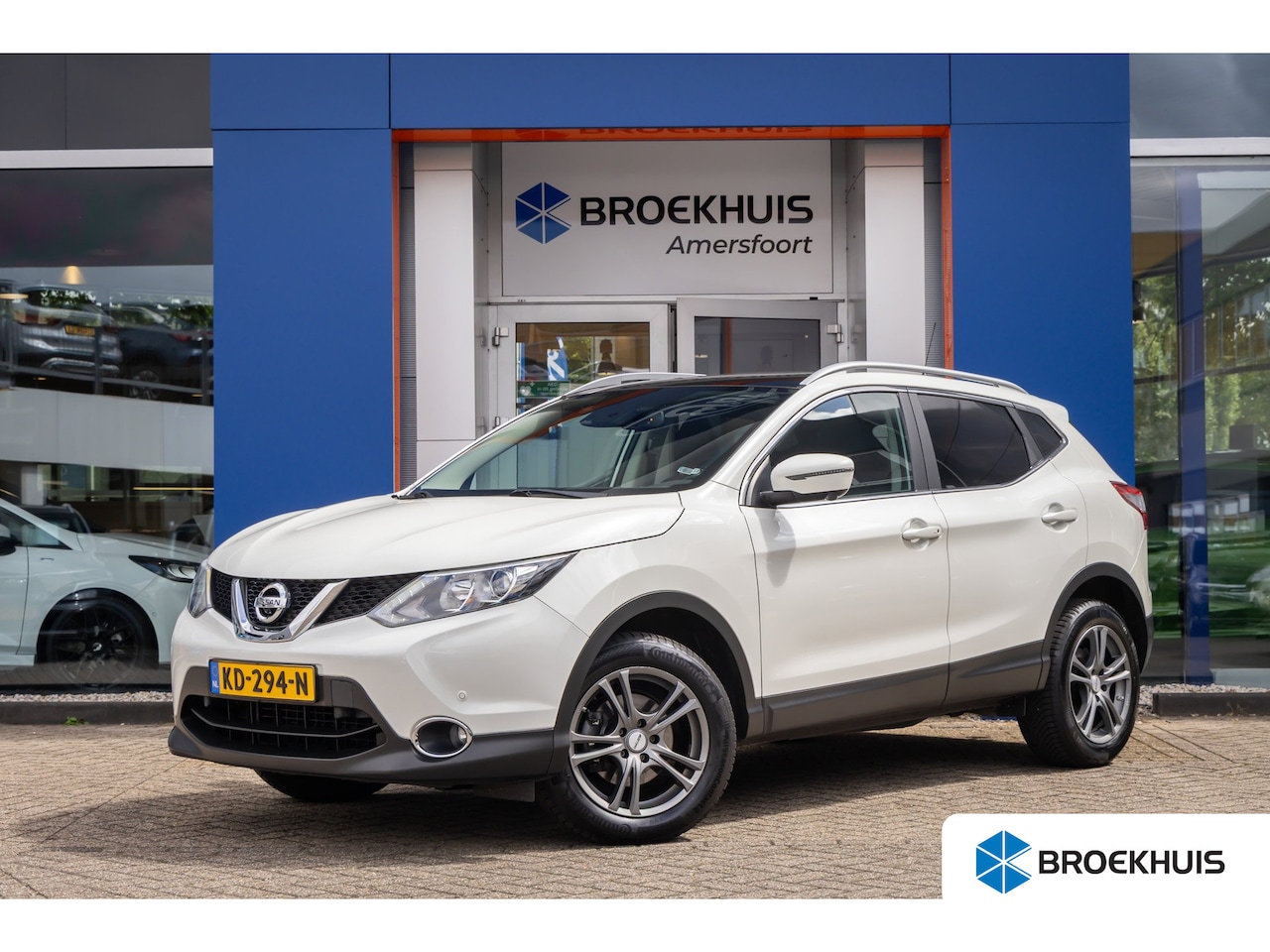 Nissan Qashqai - 1.6 N-Connecta | Trekhaak 1500kg. | Panorama dak | 360 Camera | L.M. Velgen | DAB | Cruise - AutoWereld.nl