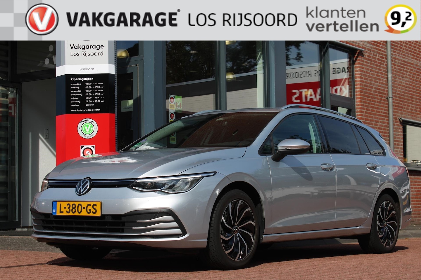 Volkswagen Golf Variant - 1.0 eTSI Aut. *Life* | Trekhaak | Carplay | Adaptive Cruise & Climate Control | Massage St - AutoWereld.nl