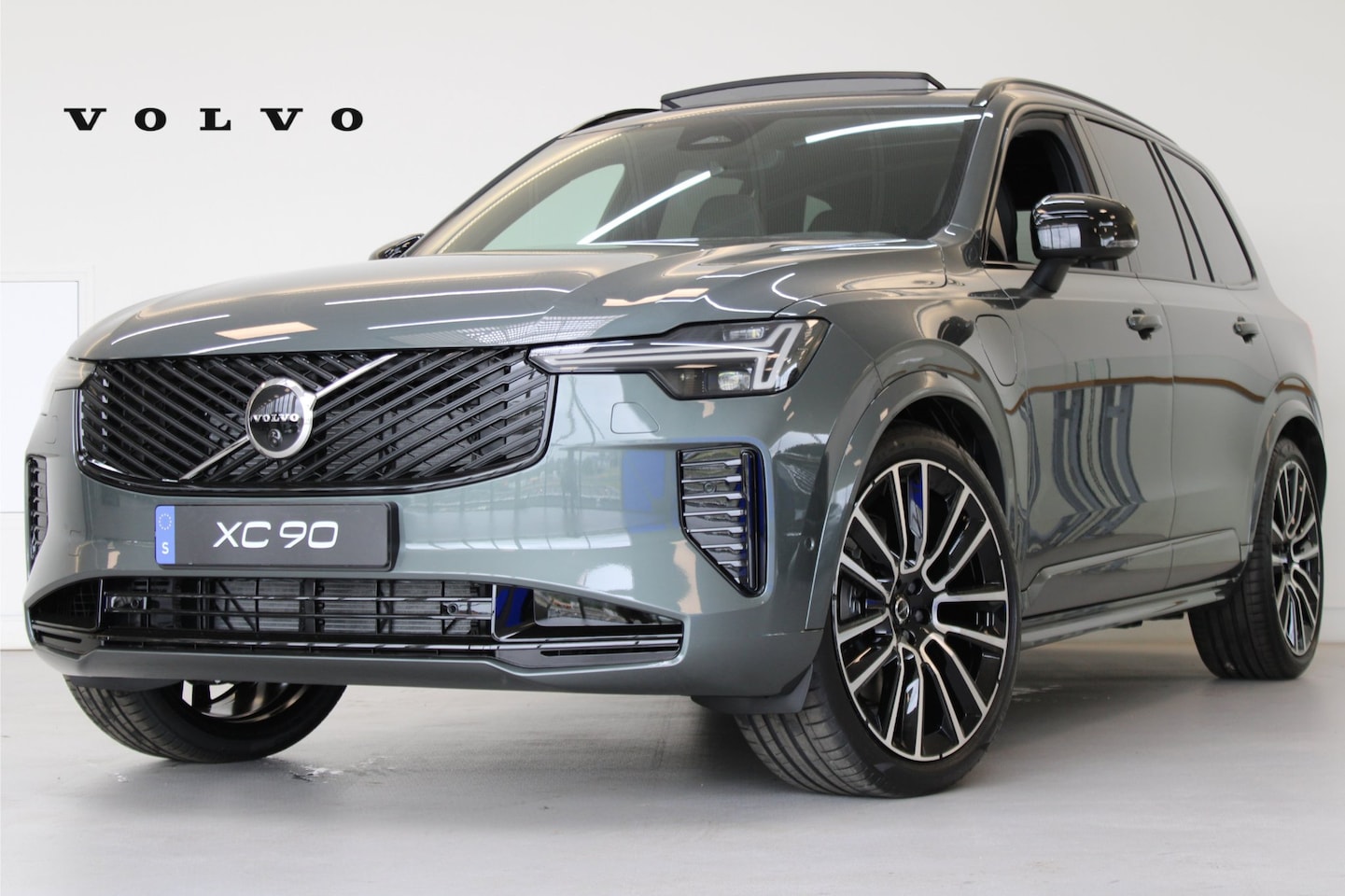 Volvo XC90 - T8 406PK AWD Ultra Dark Executive B&W | 22" | Luchtvering | Massage/ventilatie | Alu inleg - AutoWereld.nl