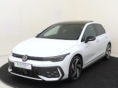 Volkswagen Golf - 1.5 eHybrid GTE | SoH 100% | Panoramadak | Lederen bekleding "Vienna' | Trekhaak | Black s