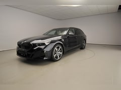 BMW 5-serie Touring - 520i M Sportpakket Pro | Innovation Pack | Travel Pack | High Executive | Iconic Glow | Ha