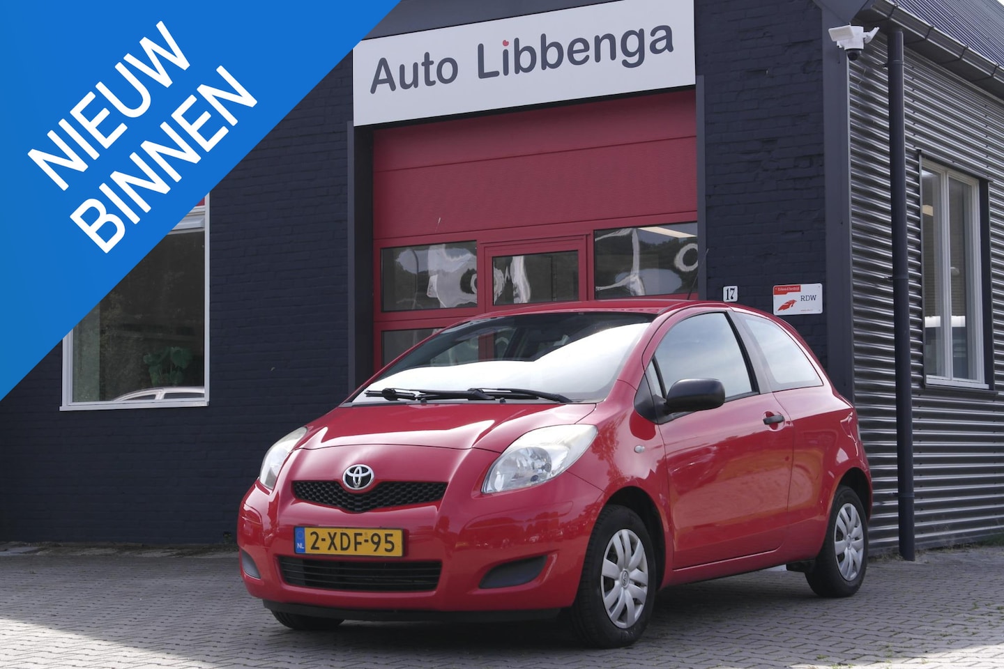 Toyota Yaris - 1.0 VVTi Acces STUURBEKR. / CENTR. VERGR. / ELEKTR. RAMEN / AUDIO INSTALLATIE / NIEUWSTAAT - AutoWereld.nl