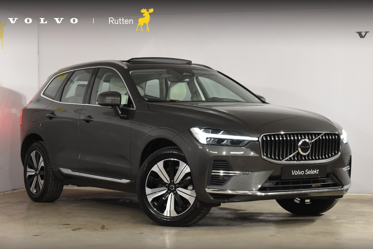 Volvo XC60 - T6 340PK Automaat Plug-in Hybrid AWD Inscription / Navigatie / Elektrisch glazen schuif-ka - AutoWereld.nl