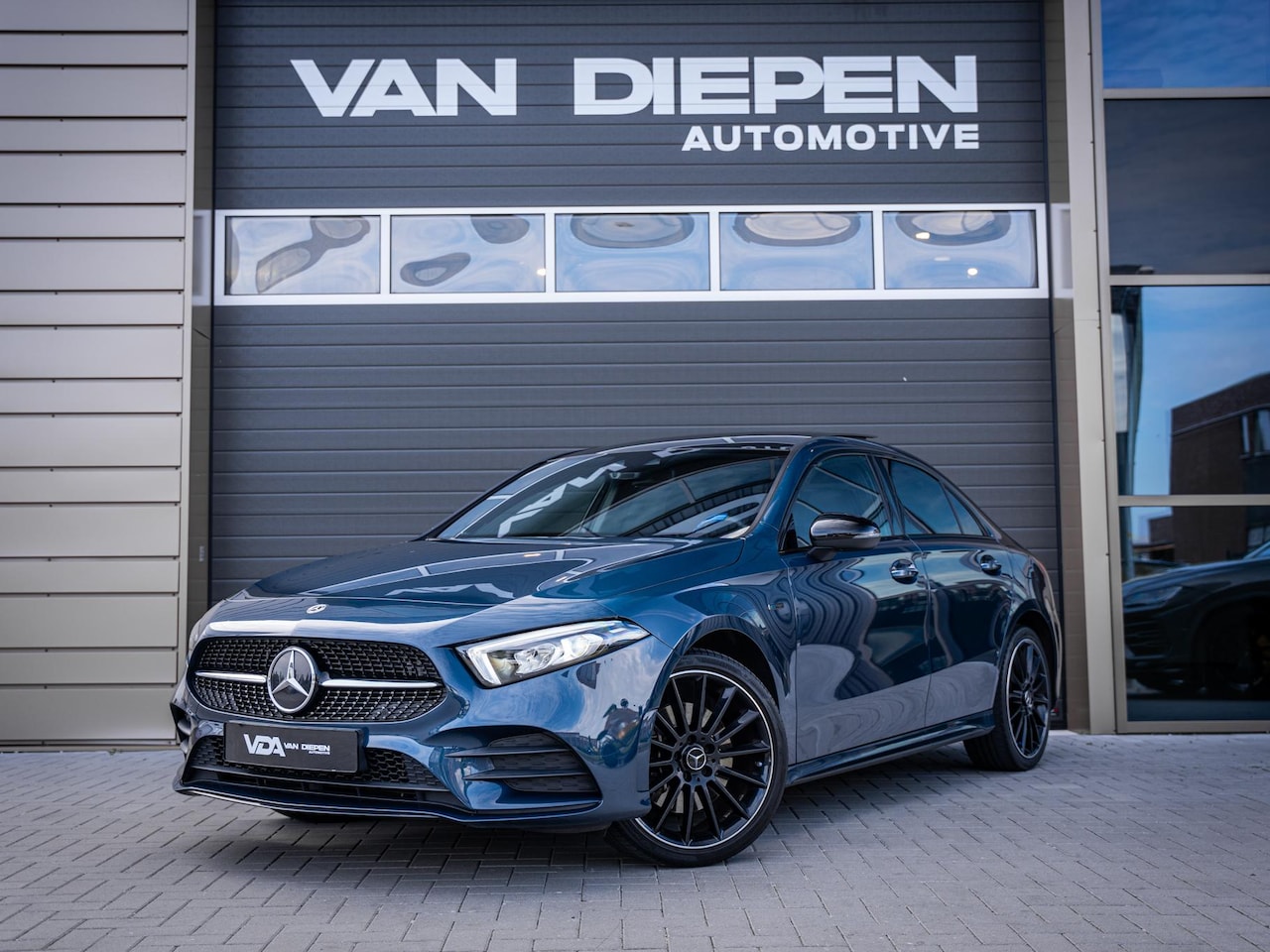 Mercedes-Benz A-klasse - 250 e - AMG-Edition l Pano l Burmester l Sfeeverl. l Camera - AutoWereld.nl