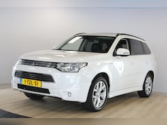 Mitsubishi Outlander - 2.0 PHEV Instyle | Schuif- kanteldak | Trekhaak | Camera