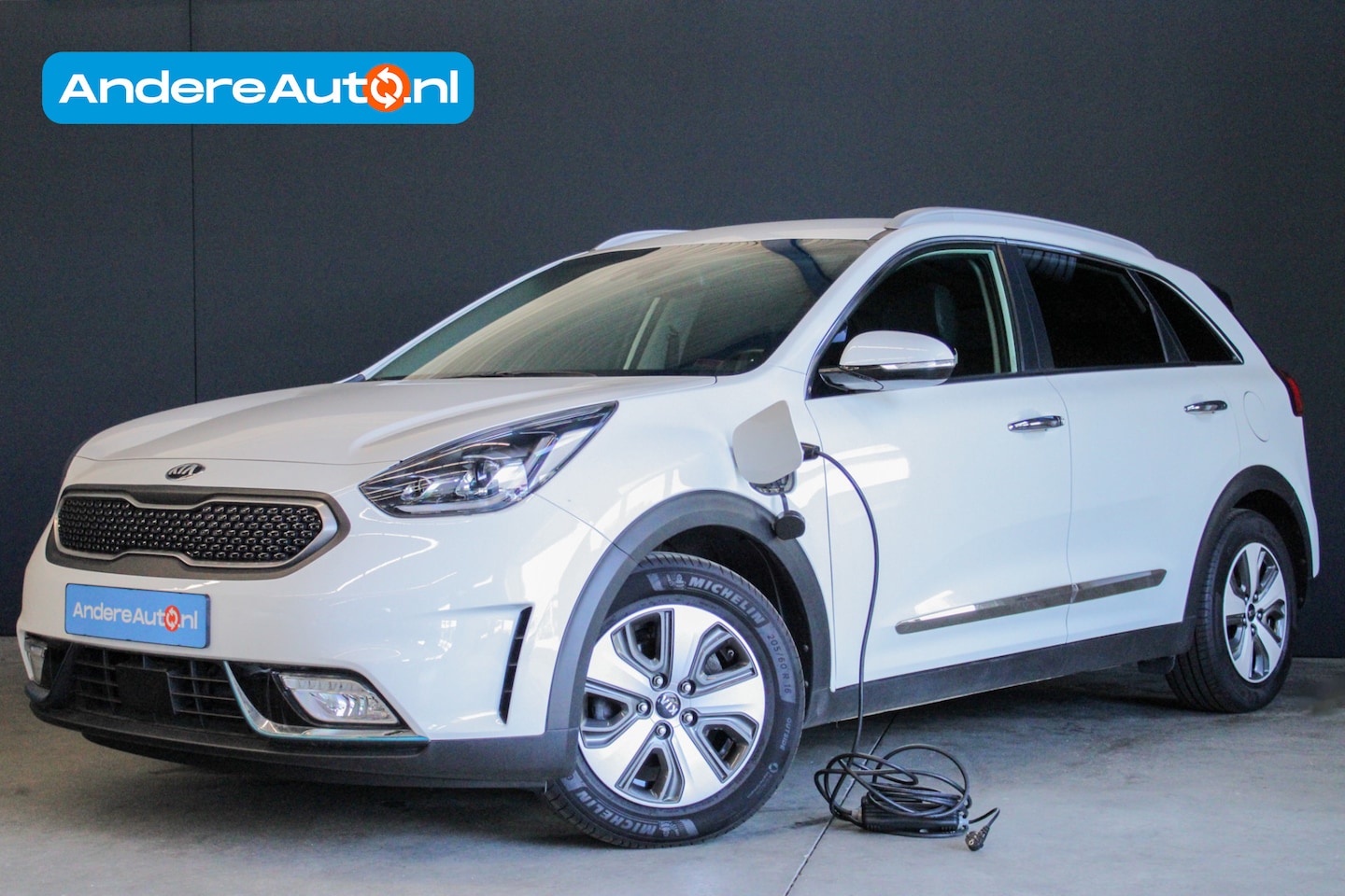 Kia Niro - 1.6 GDi PHEV DynamicLine |trekhaak|parkeersensoren|leder|ACC|navigatie| - AutoWereld.nl
