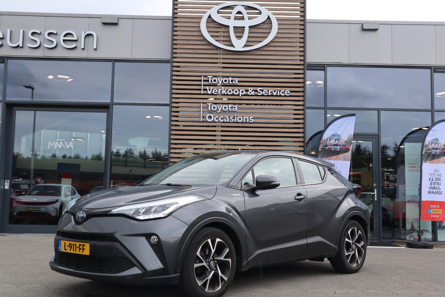 Toyota C-HR - 2.0 HYBRID DYNAMIC AFN-TREKHAAK APPLE/ANDROID PARK-SENSOREN KEYLESS 18"LM-VELGEN NL-AUTO - AutoWereld.nl