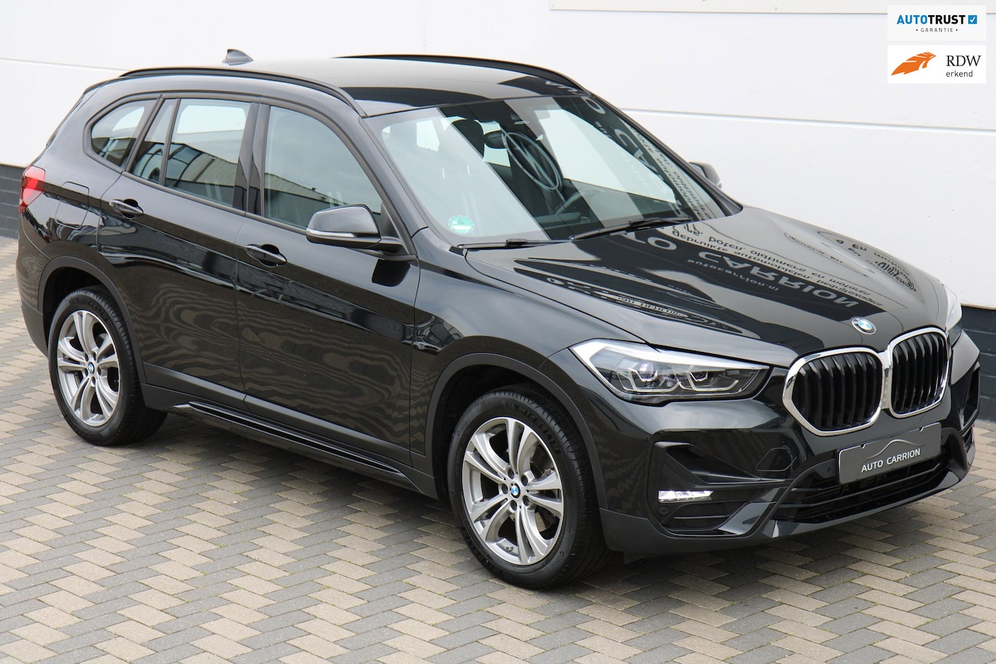 BMW X1 - SDrive18i Executive Sport Line Ambient Light Navi LED - AutoWereld.nl