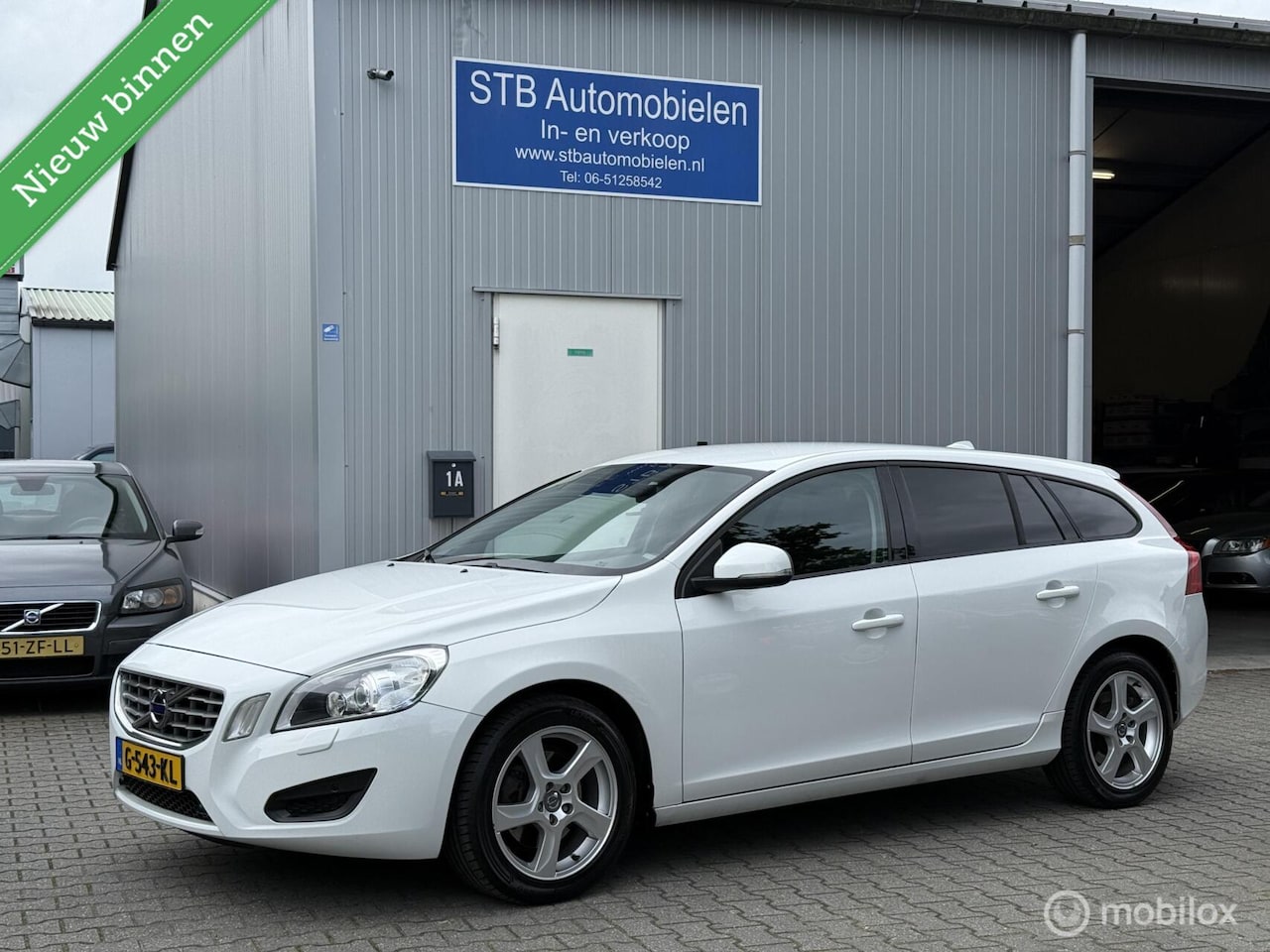 Volvo V60 - 1.6 T4 Momentum 1.6 T4 Momentum, Automaat, Netjes - AutoWereld.nl