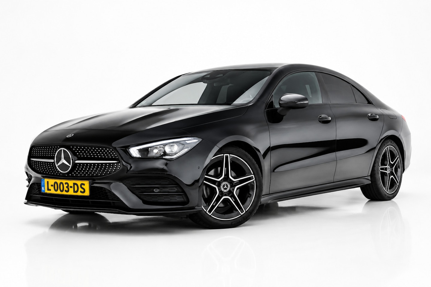 Mercedes-Benz CLA-Klasse - 180 AMG NIGHT | SFEERVERLICHTING | CAMERA | APPLE CARPLAY | ANDROID AUTO | NAP - AutoWereld.nl