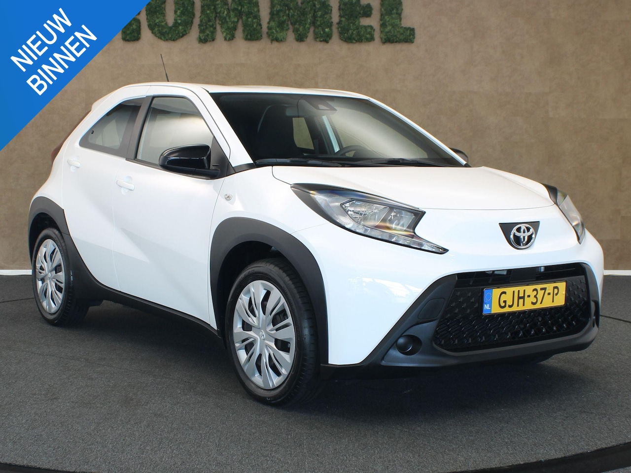 Toyota Aygo X - 1.0 VVT-i MT Play - ORIGINEEL NEDERLANDSE AUTO - AFKOMSTIG VAN 1E EIGENAAR - ADAPTIEVE CRU - AutoWereld.nl