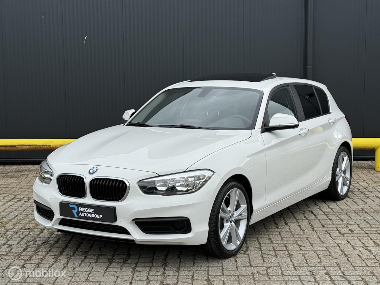 BMW 1-serie - 118i Sport Line PANORAMADAK | AUTOMAAT - AutoWereld.nl