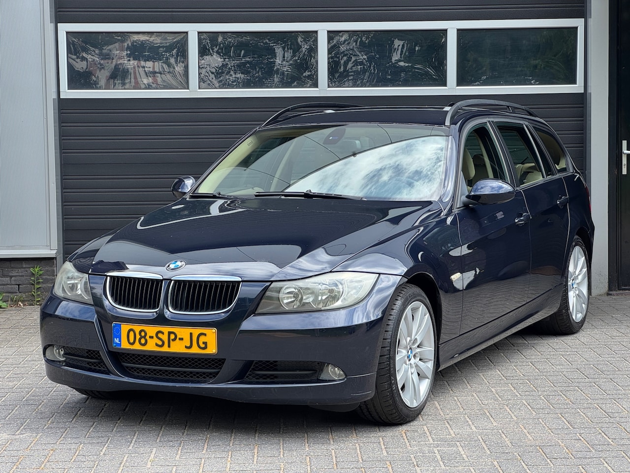 BMW 3-serie Touring - 320i High Executive Navi, Cruise, Climate Control, NAP - AutoWereld.nl