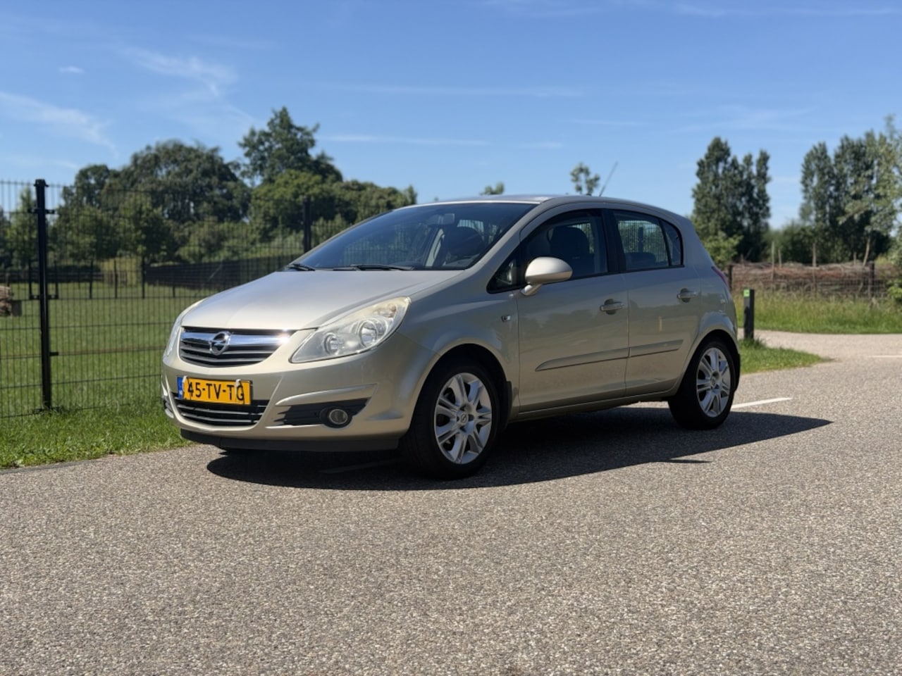 Opel Corsa - 1.4-16V Cosmo | AIRCO | CRUISECONTROL | TREKHAAK - AutoWereld.nl
