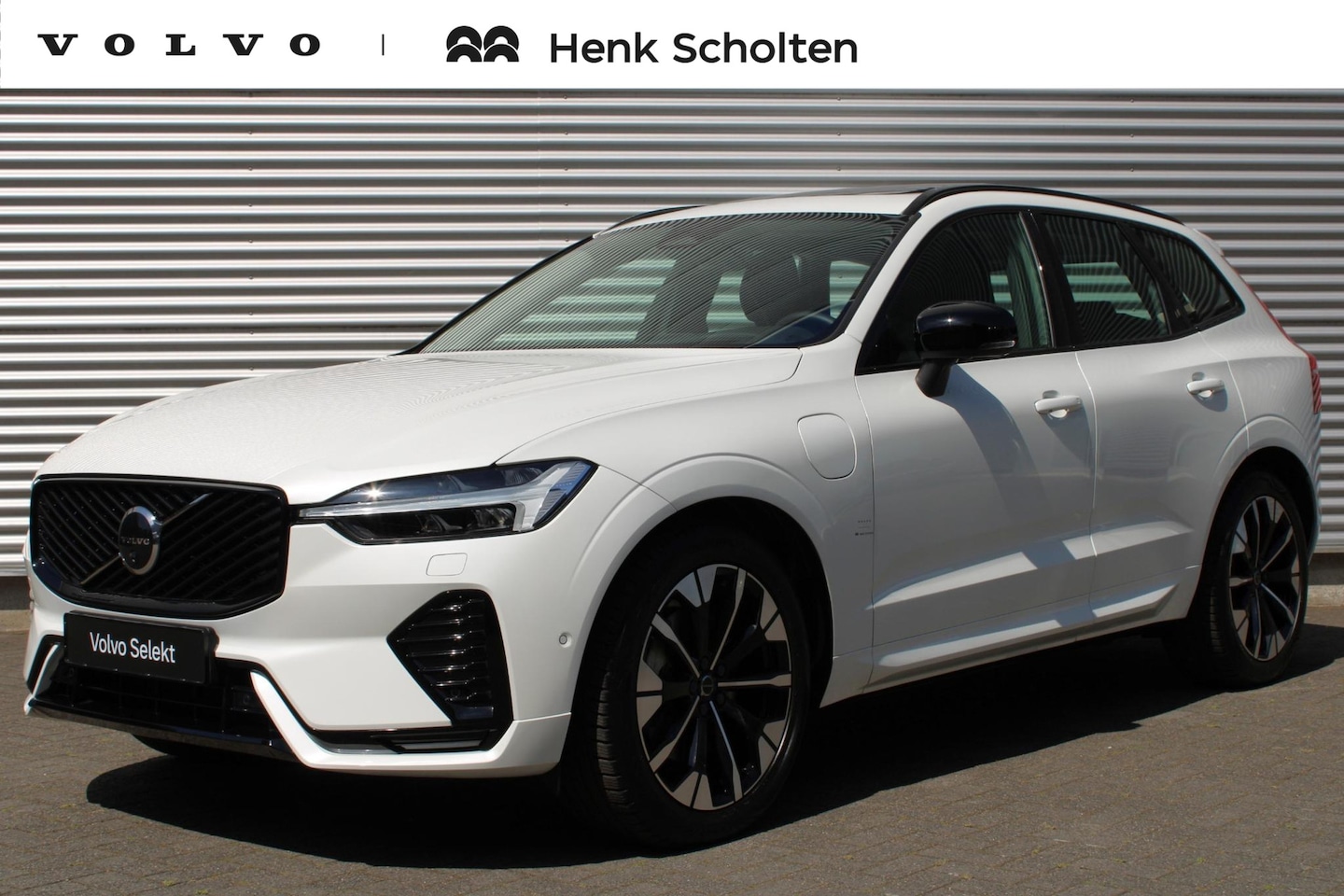 Volvo XC60 - 2.0 T6 Plug-in hybrid AWD Ultra Dark | Luchtvering | Head-up Display | Visual Park Assist - AutoWereld.nl
