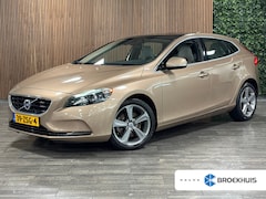 Volvo V40 - T4 Summum Aut. | Trekhaak | Panoramadak | Dealer onderhouden | Parkeercamera | BLIS Dode H