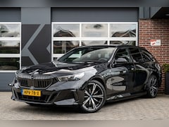 BMW 5-serie Touring - 530 530e xDrive M Sport | Driving Ass. + | 360 Camera | Trekhaak | Iconic Glow | Stuurverw