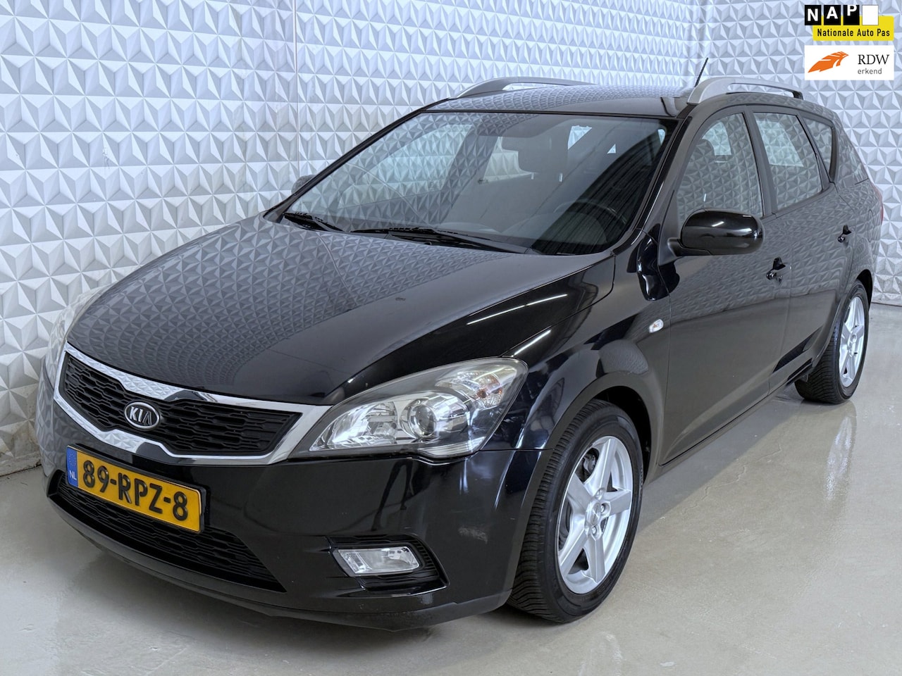 Kia Cee'd Sporty Wagon - 1.4 CVVT Navigator Plus Pack 1.4 CVVT Navigator Plus Pack (2011) - AutoWereld.nl