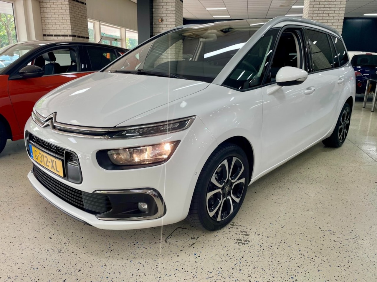 Citroën Grand C4 SpaceTourer - 1.2 130pk Business 7 Persoons Navigatie Parkeerhulp Multimedia NL NAP - AutoWereld.nl