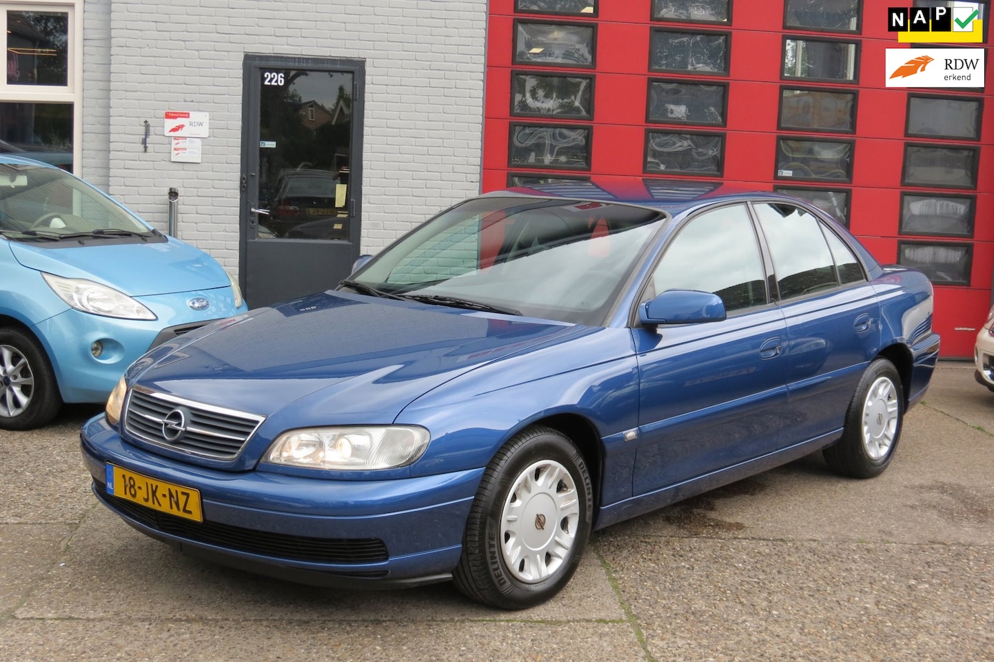 Opel Omega - 2.2i-16V Business Edition slechts 122.000 Km !!, Automaat - AutoWereld.nl