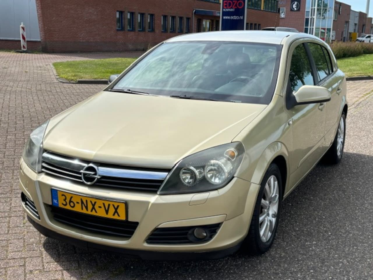 Opel Astra Electric - 1.6 Cosmo 5-Drs Airco Electric pakket Sportstoelen Leder/Stof LMV 16" ABS Cruisecontrol De - AutoWereld.nl