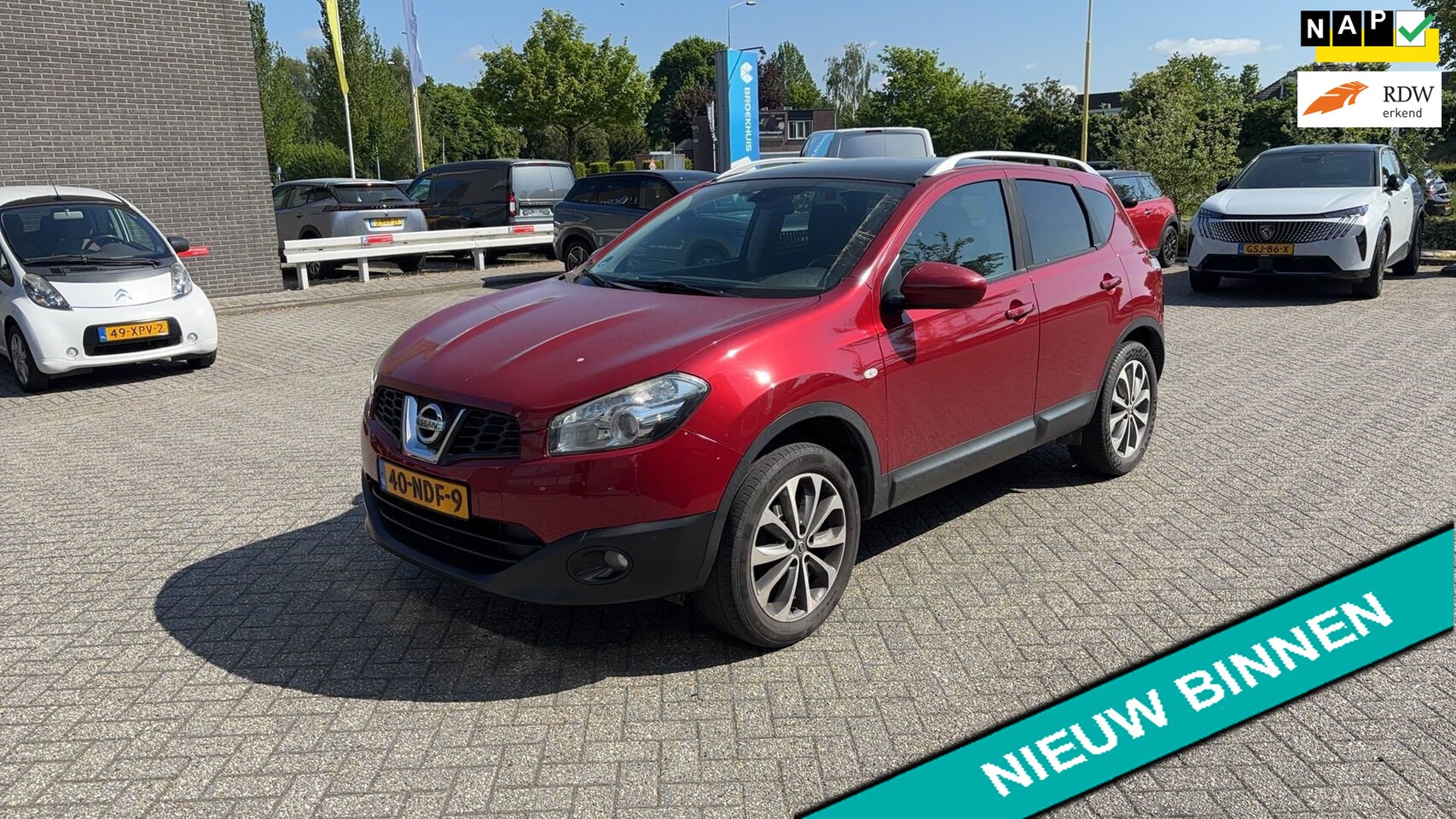 Nissan Qashqai - 2.0i 141pk Clima Cruise Navi Panorama Trekhaak 1400kg. - AutoWereld.nl