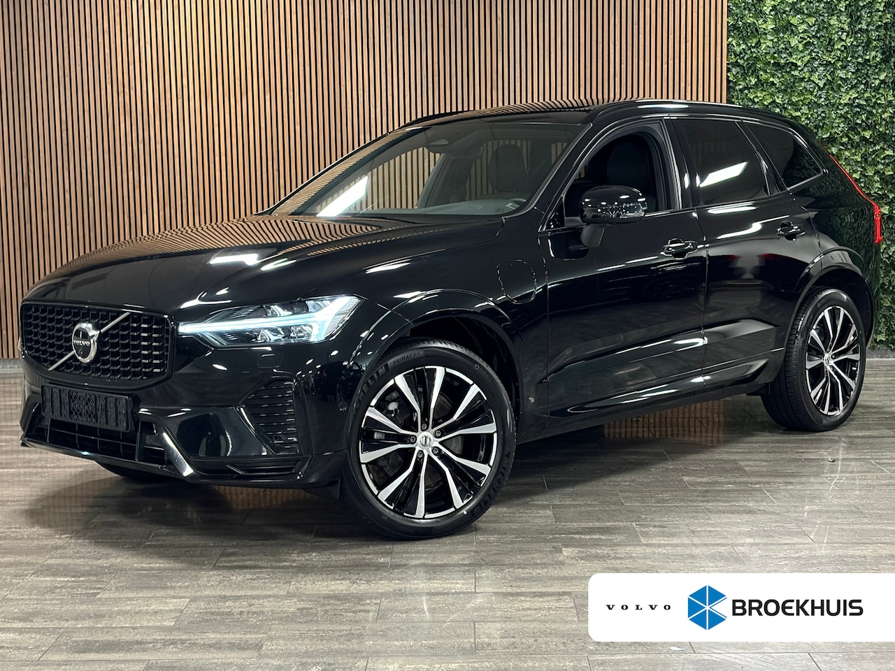 Volvo XC60 - T6 AWD Recharge Plus Dark | Trekhaak | 360° Camera | Harman Kardon | Adaptieve Cruise Cont - AutoWereld.nl