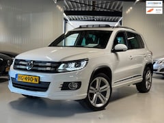 Volkswagen Tiguan - 1.4 TSI R-Line Edition|Pano|Automaat|Trekhaak