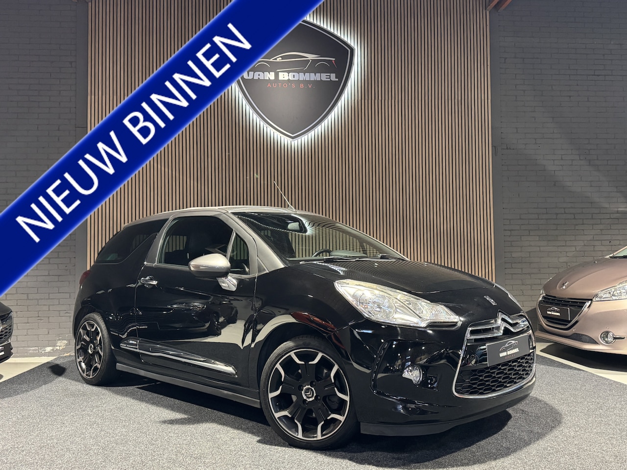 Citroën DS3 Cabrio - 1.6 THP Sport Chic ClimaC.CruiseC.Navi.Leer.Pdc.LMV!! - AutoWereld.nl