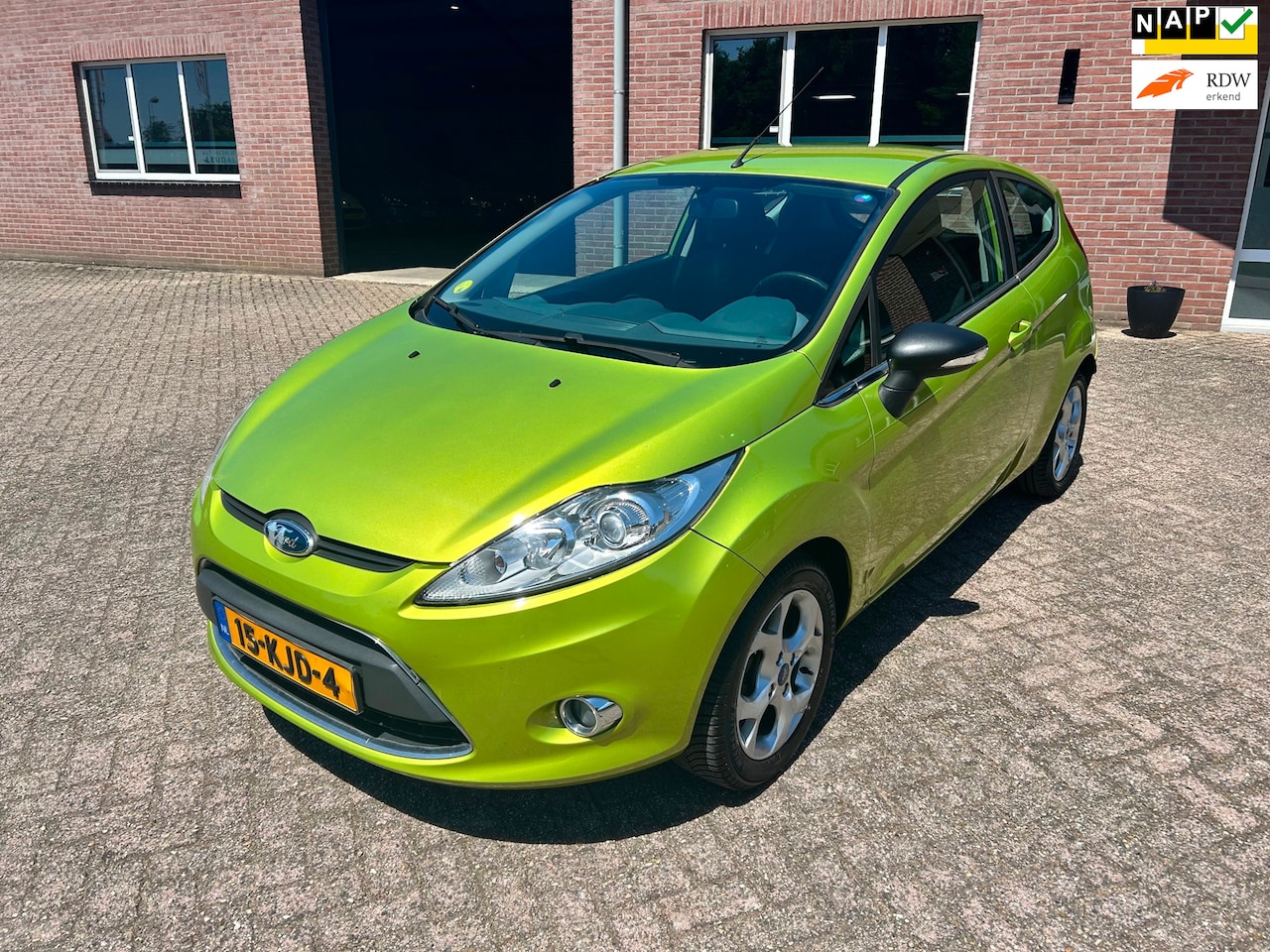 Ford Fiesta - 1.6 Titanium // koude airco // APK 5-1-2027 - AutoWereld.nl