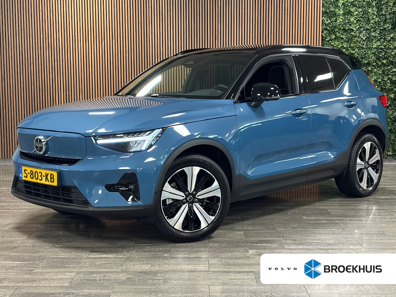 Volvo XC40 - Recharge Ultimate 70 kWh | Trekhaak | All Season banden | 360° Camera | Schuifdak | Harman - AutoWereld.nl
