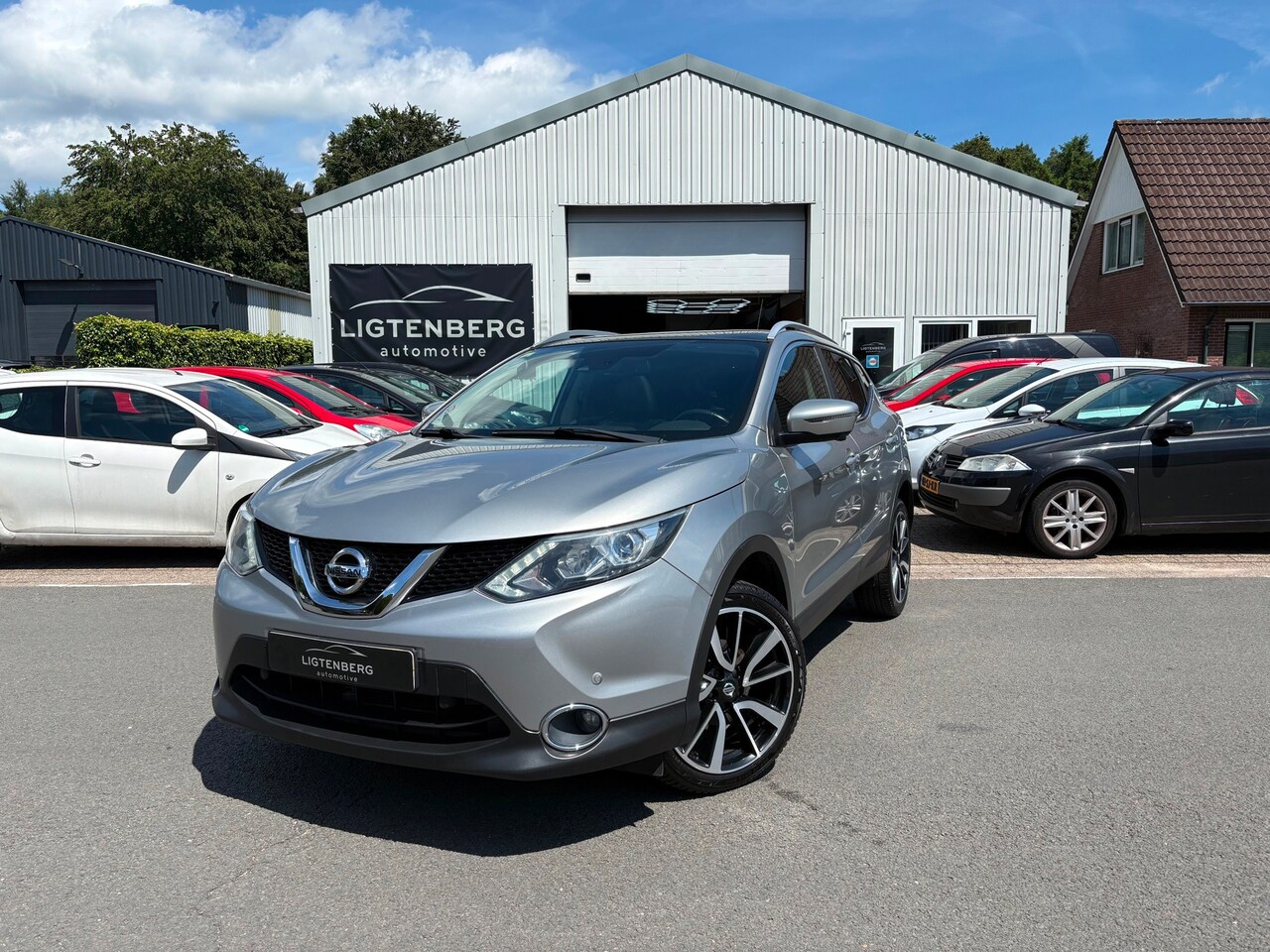 Nissan Qashqai - 1.2 Tekna PANO/STOELVERW/PDC/360 CAMERA/LEER - AutoWereld.nl