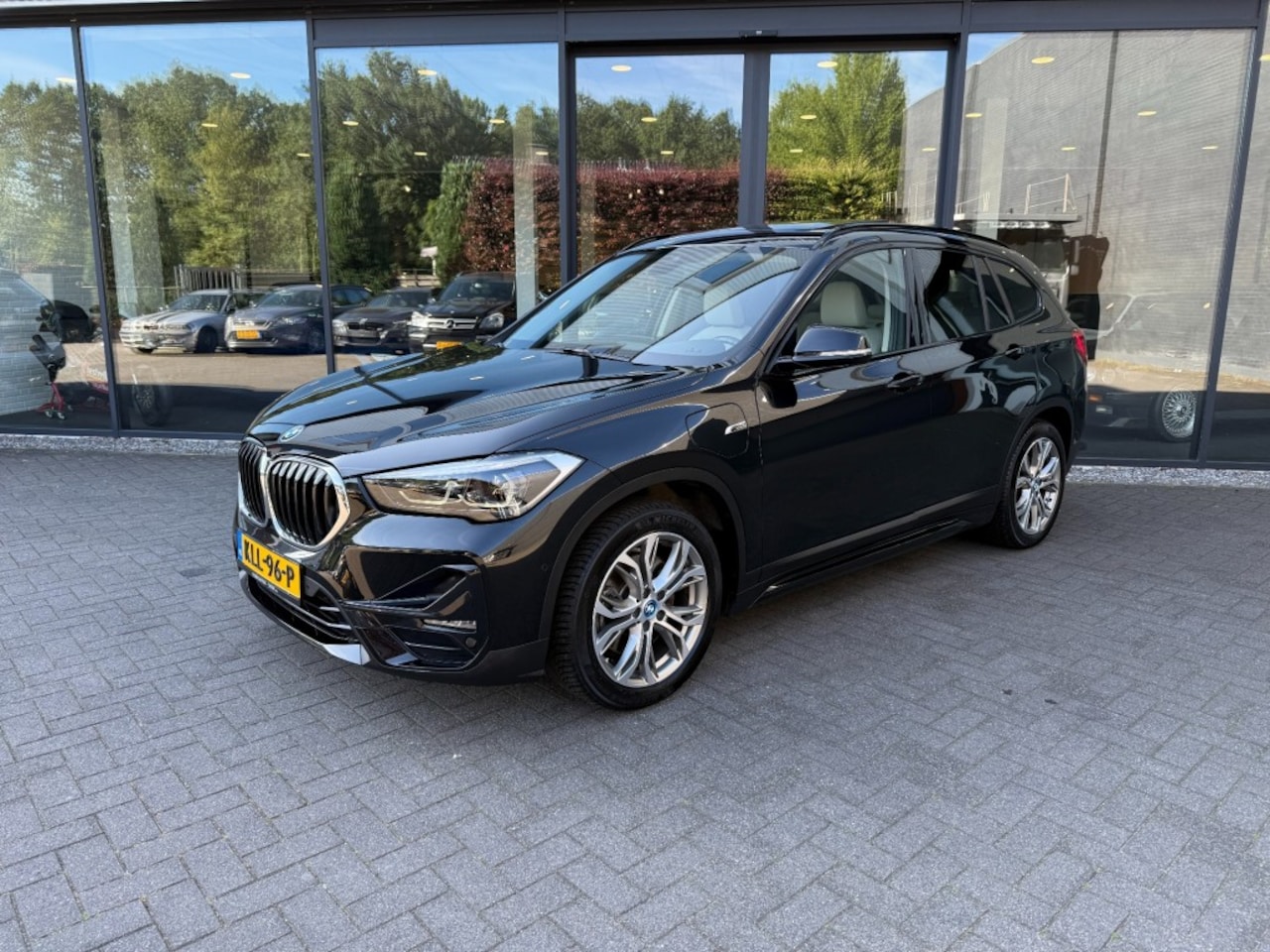 BMW X1 - xDrive25e Sportline,Pano,Sportleer,HUD,Memory,Carplay,Camera,Stuur/stoelverw,Lane Ass.,Ada - AutoWereld.nl