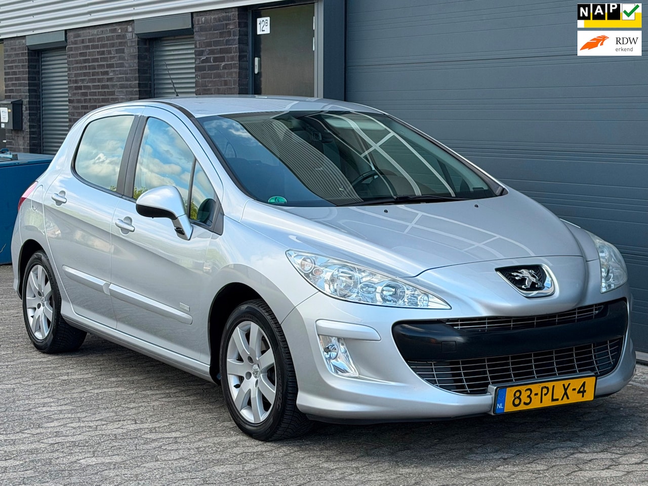 Peugeot 308 - 1.6 VTi LEES TEKST! CAMERA CRUISE PDC CLIMA TREKHAAK - AutoWereld.nl