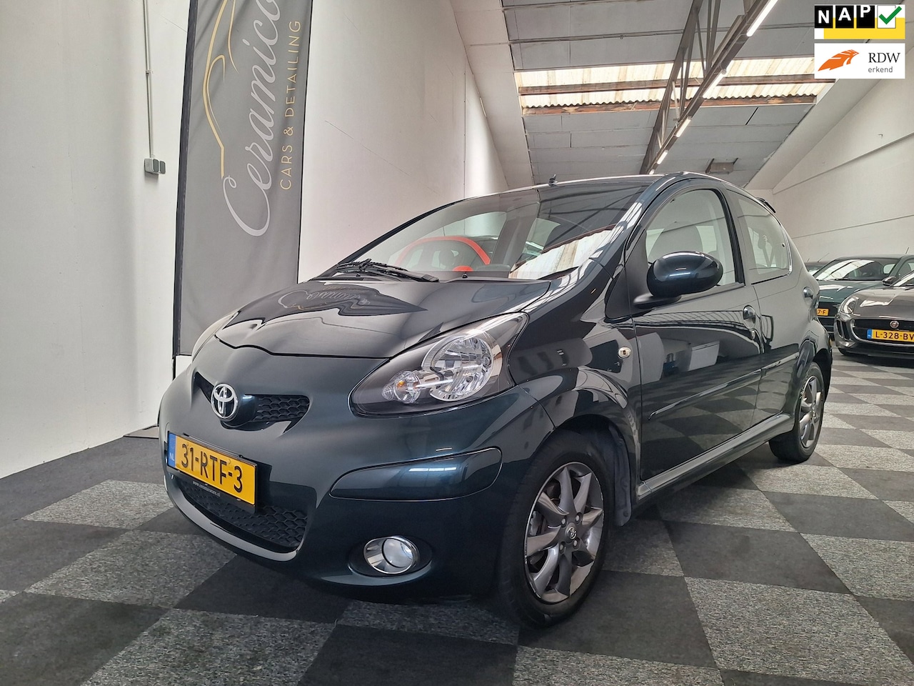 Toyota Aygo - Aspiration Navigator uitv. 3e eig. 73.000 km NAP - AutoWereld.nl