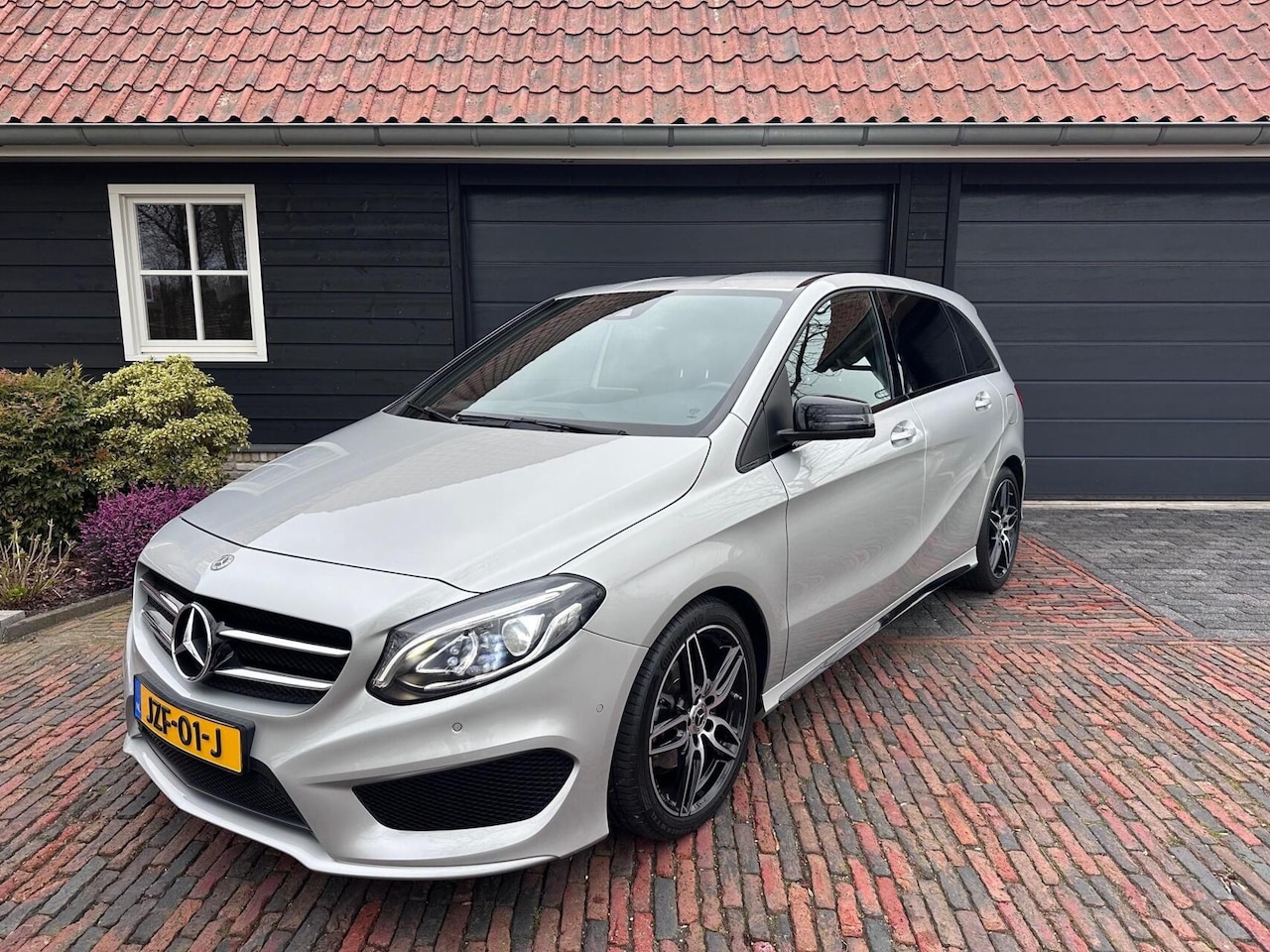 Mercedes-Benz B-klasse - 200 PEAK Edition-AMG St.kachel/El.trekhaak - AutoWereld.nl