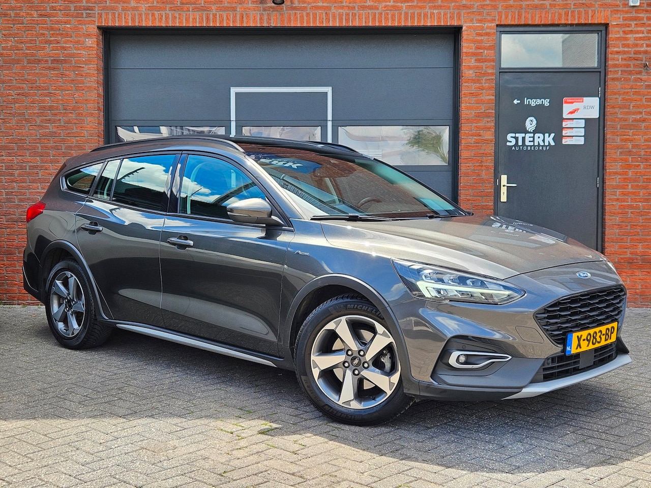 Ford Focus Wagon - 1.0 EcoBoost Active Business Pano Trekhaak Camera LED Keyless - AutoWereld.nl