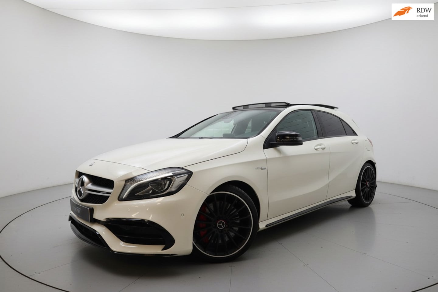 Mercedes-Benz A-klasse - AMG 45 4MATIC PANO CAMERA H&K - AutoWereld.nl