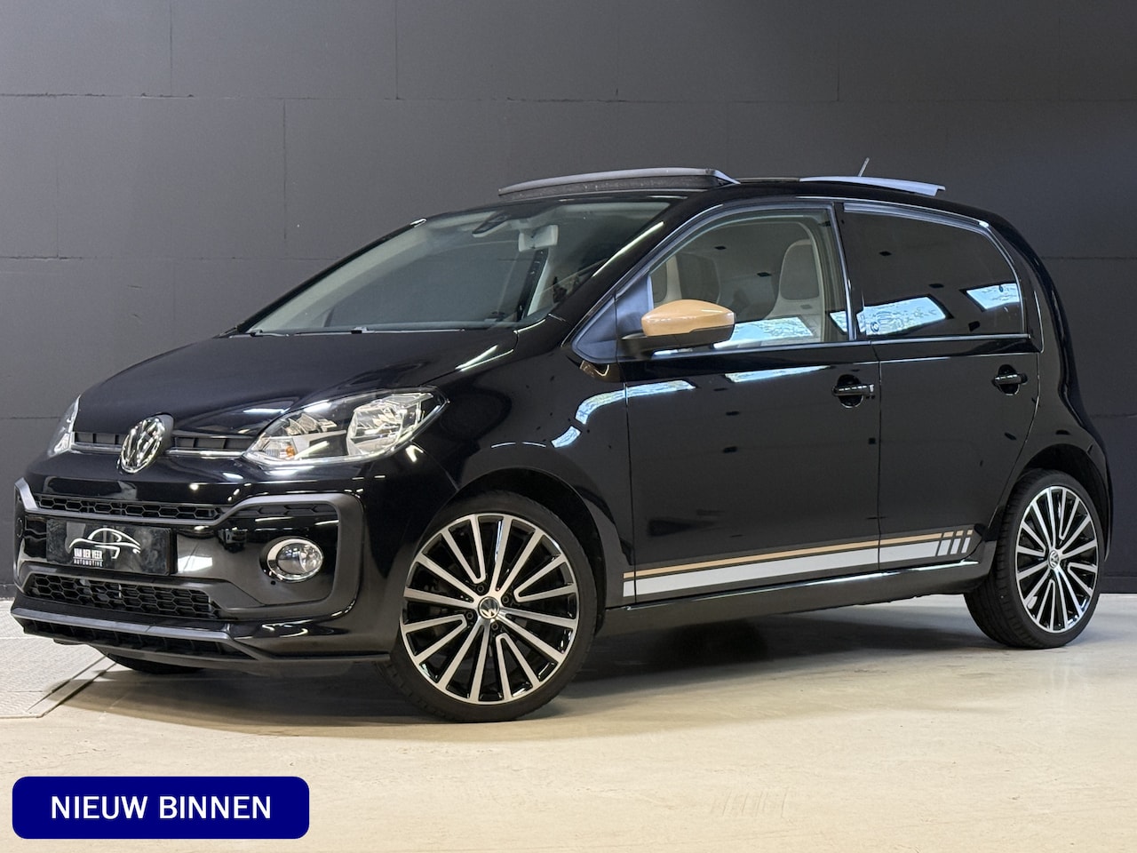 Volkswagen Up! - 1.0 TSI BMT up! beats | Camera | Panoramadak | Stoelverwarming - AutoWereld.nl