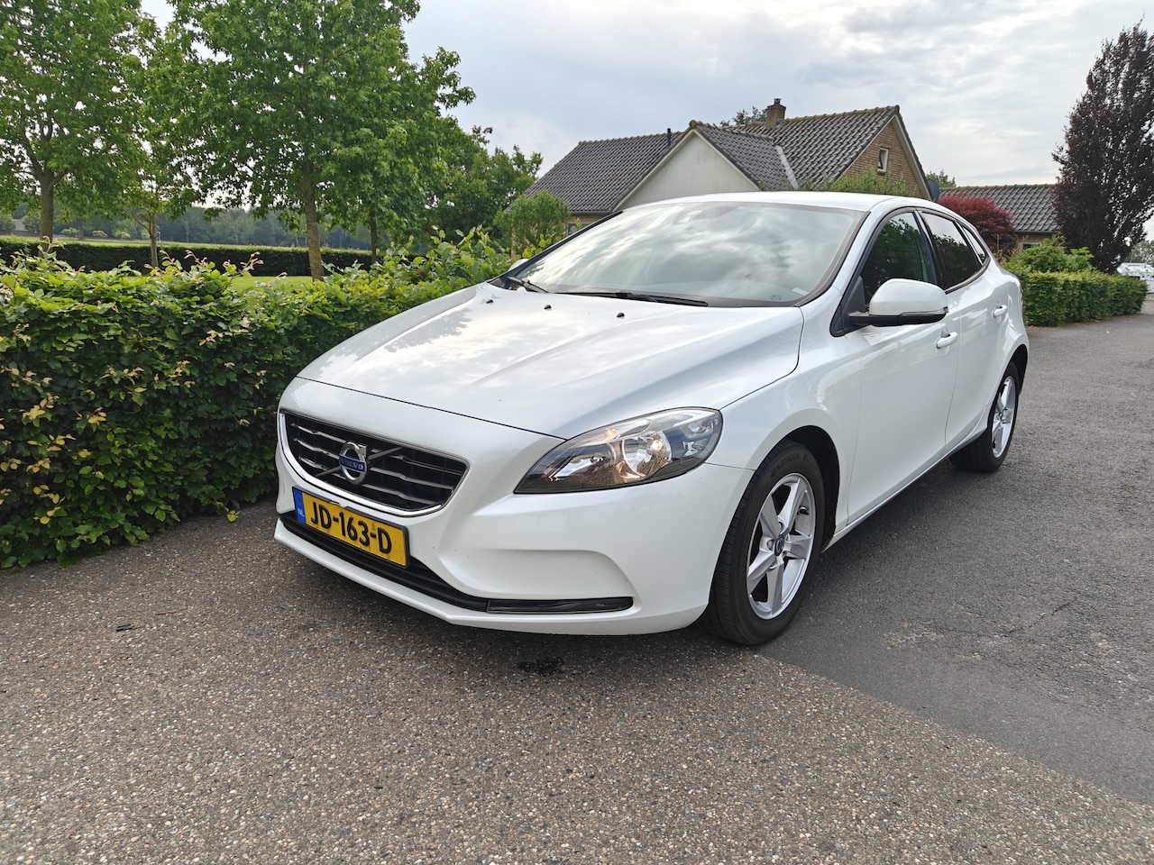 Volvo V40 - 2.0 D2 Summum Business CLIMA/NAVI BJ 2015 - AutoWereld.nl