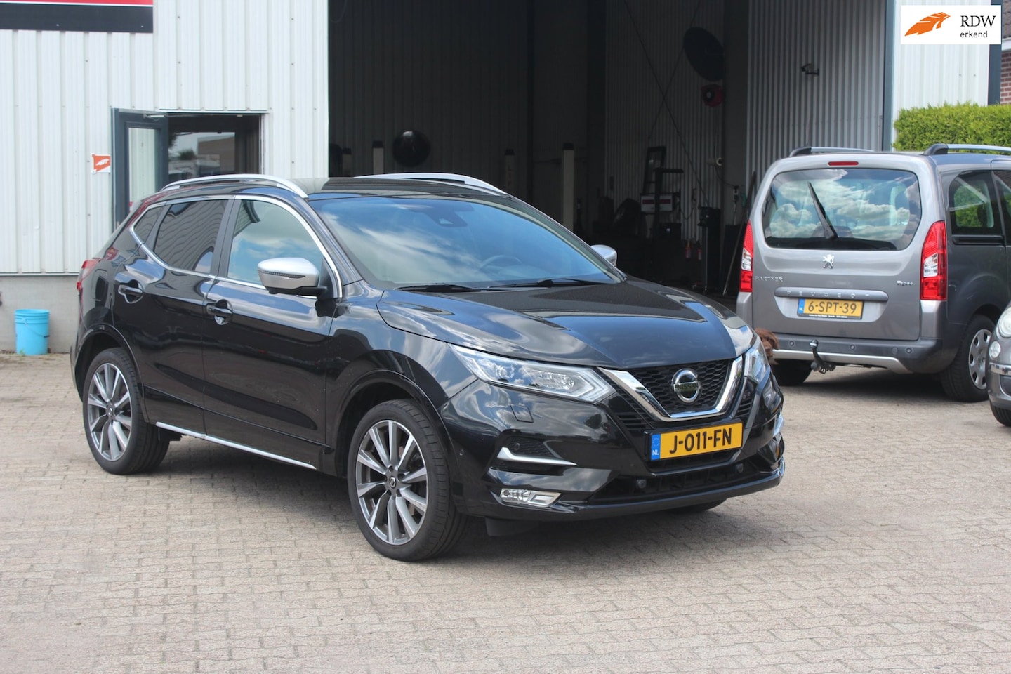 Nissan Qashqai - 1.3 DIG-T Tekna + luxe uitvoering - AutoWereld.nl