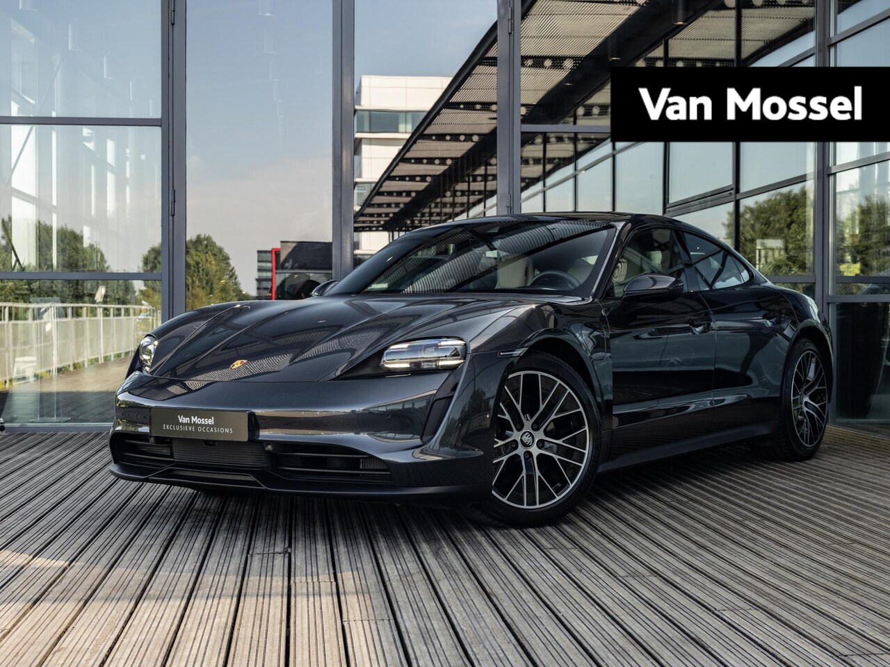 Porsche Taycan - 4S Performance 84 kWh | PANORAMADAK | VIERWIELBESTURING | BOSE | ACHTERUITRIJCAMERA | PASM - AutoWereld.nl