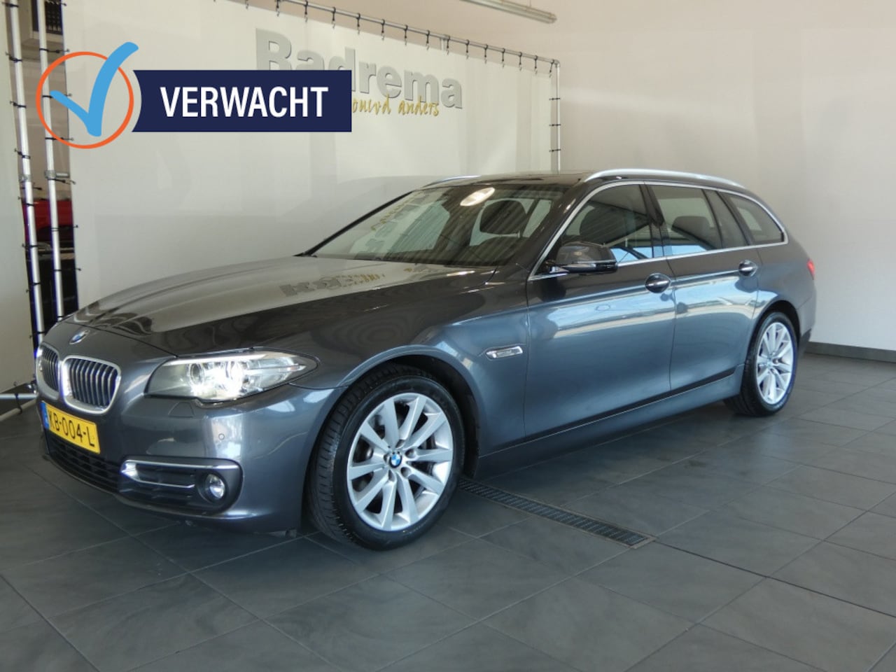 BMW 5-serie Touring - 520i Luxury Ed Panodak, Leder, Navi - AutoWereld.nl