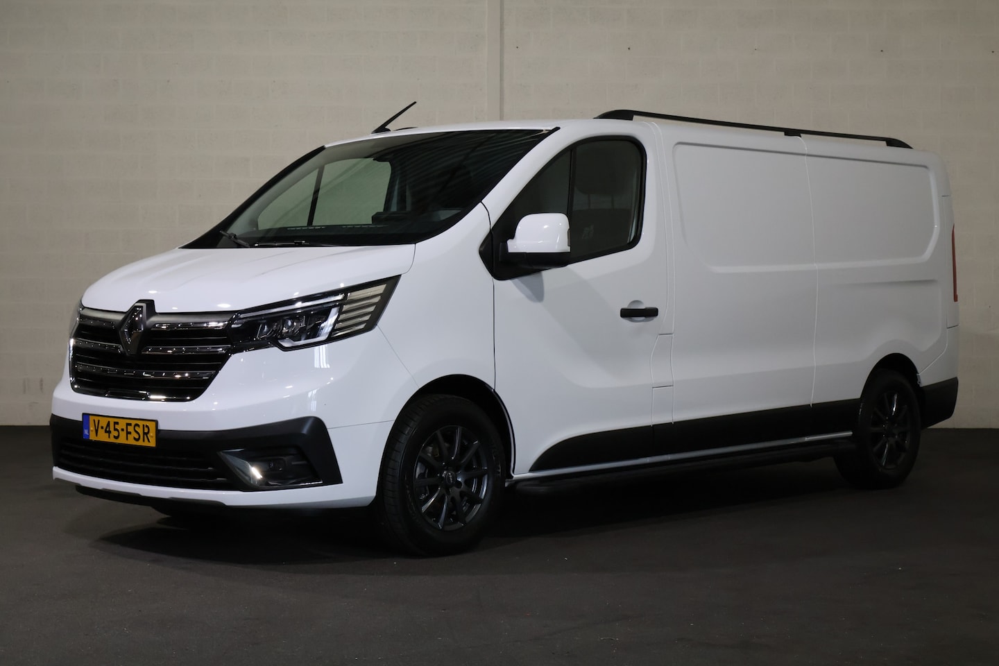 Renault Trafic - 2.0 Blue dCi 150pk L2 H1 Airco Navigatie - AutoWereld.nl
