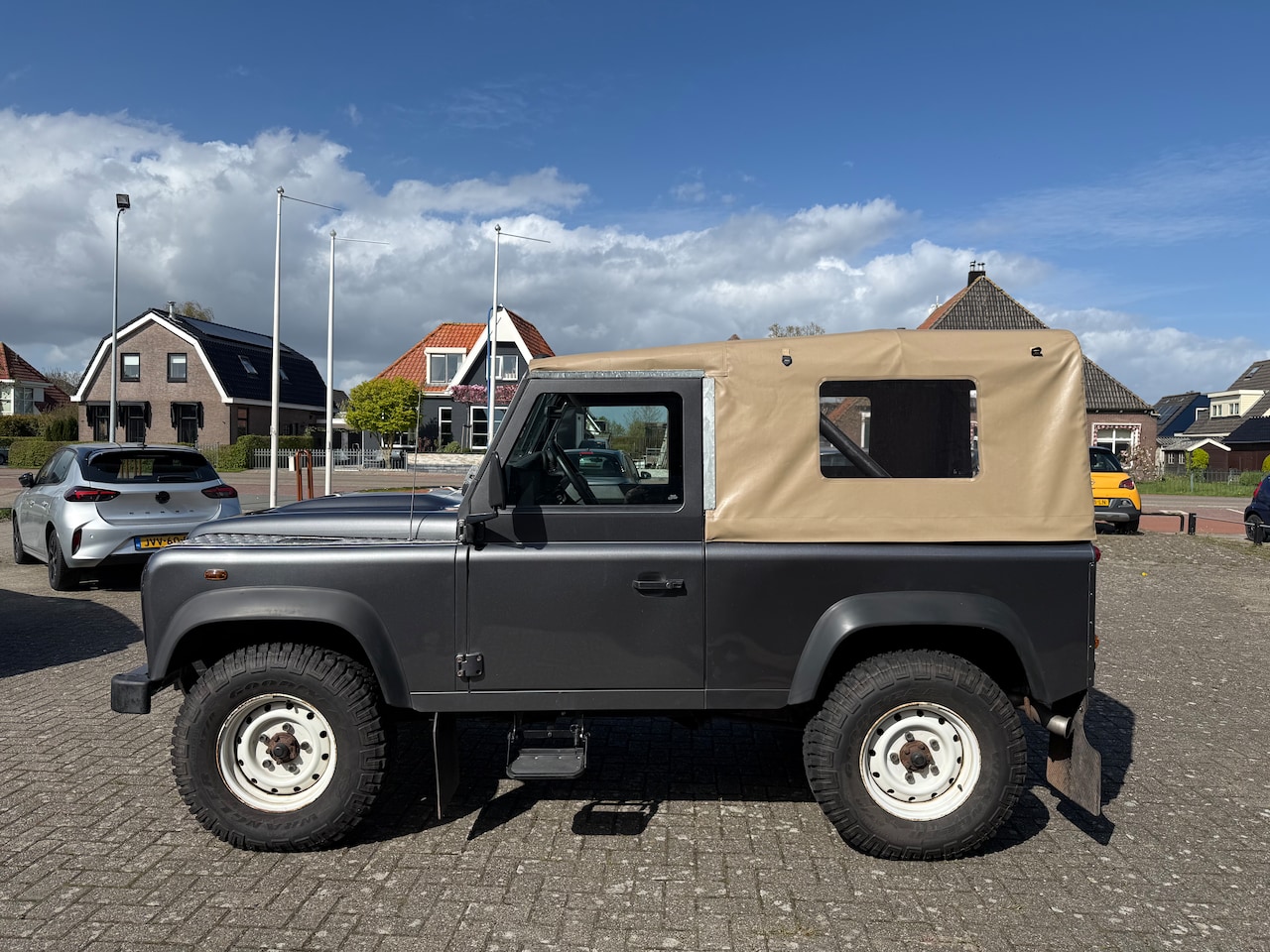 Land Rover Defender - 2.2 D Soft Top 90" E Uniek